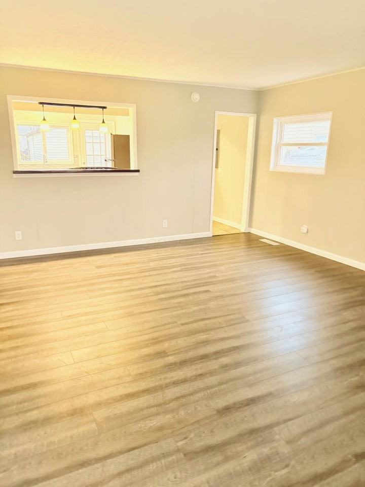 4052 Ural Ave - Photo 4 of 16