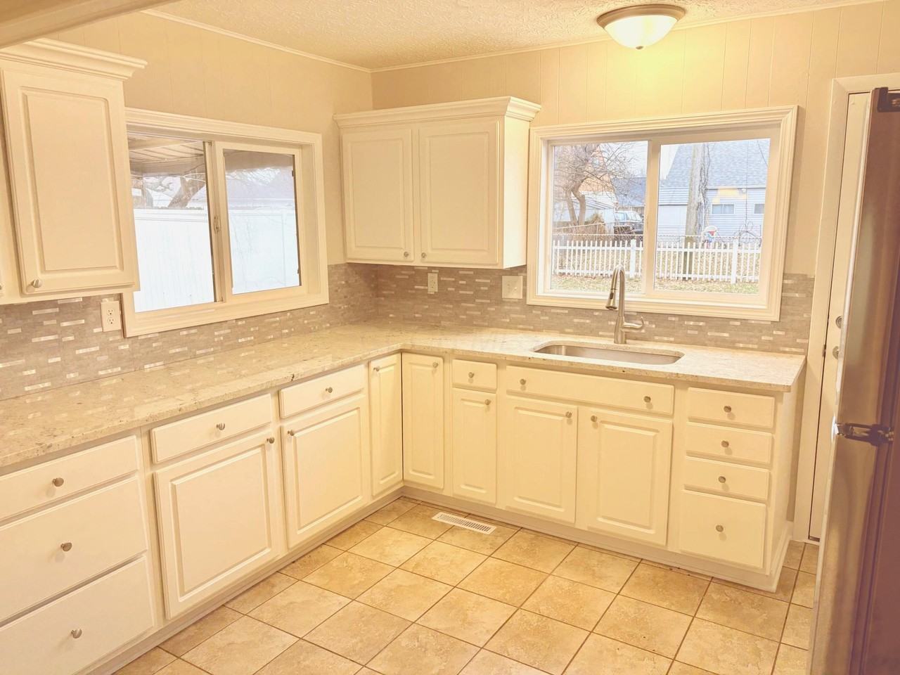 4052 Ural Ave - Photo 7 of 16