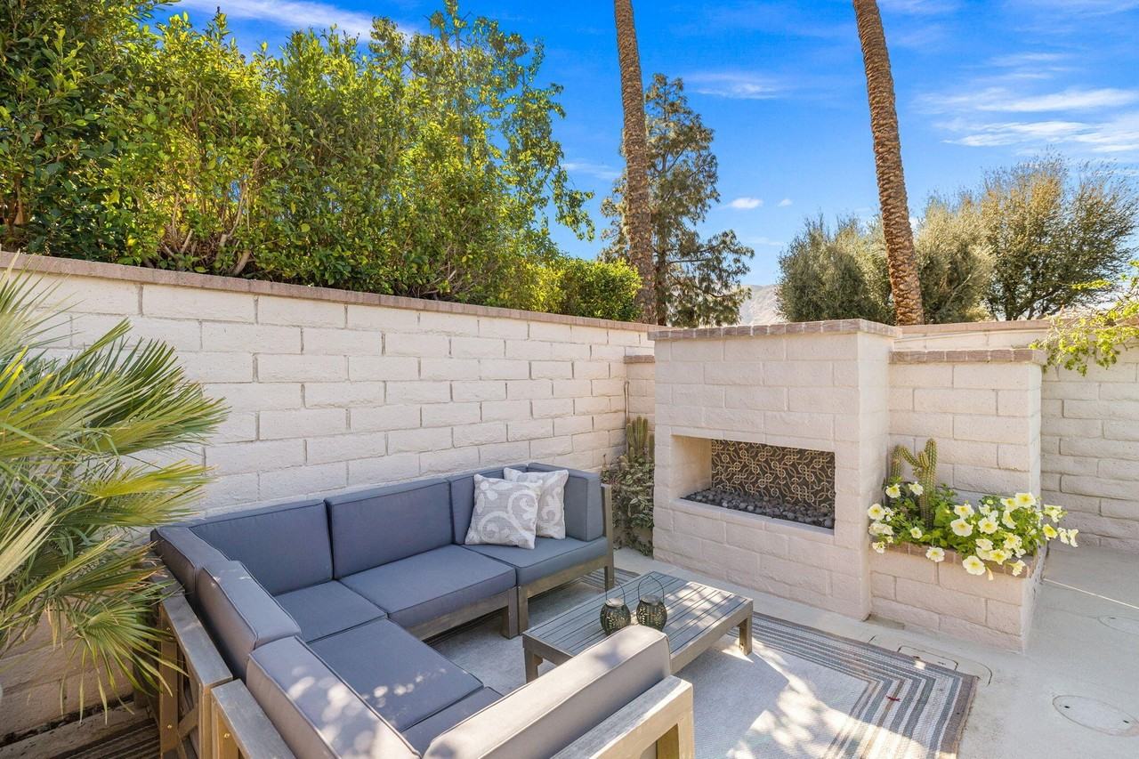 76 Princeton Dr - Photo 4 of 50