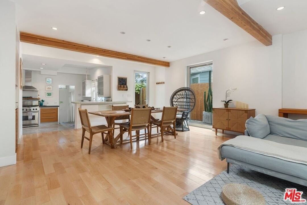 678 Broadway St - Photo 5 of 23