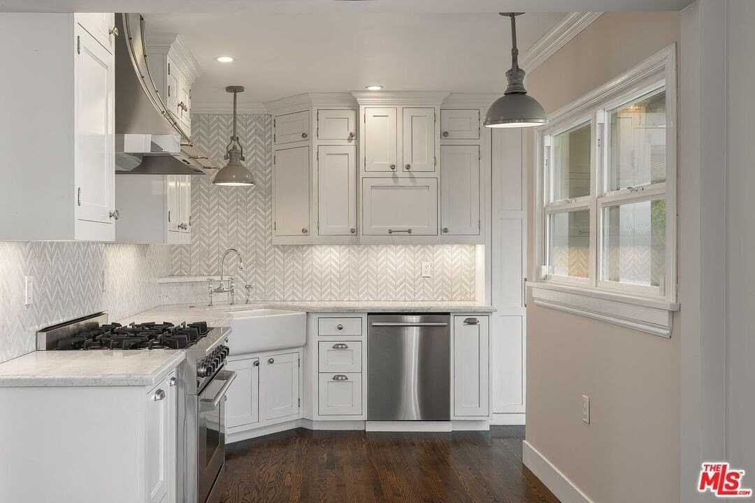 2963 Virginia Ave - Photo 6 of 18