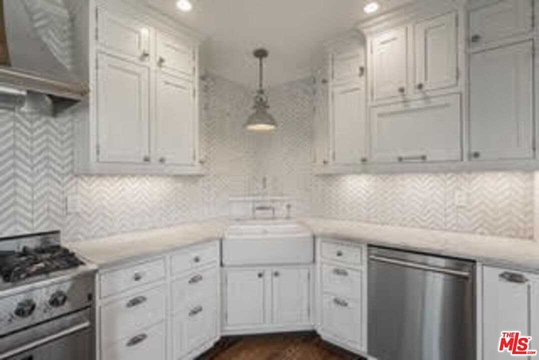 2963 Virginia Ave - Photo 7 of 18