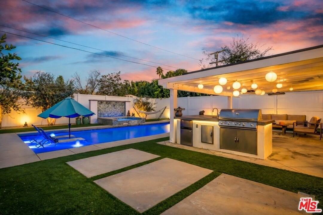 4952 Placidia Ave - Photo 3 of 38