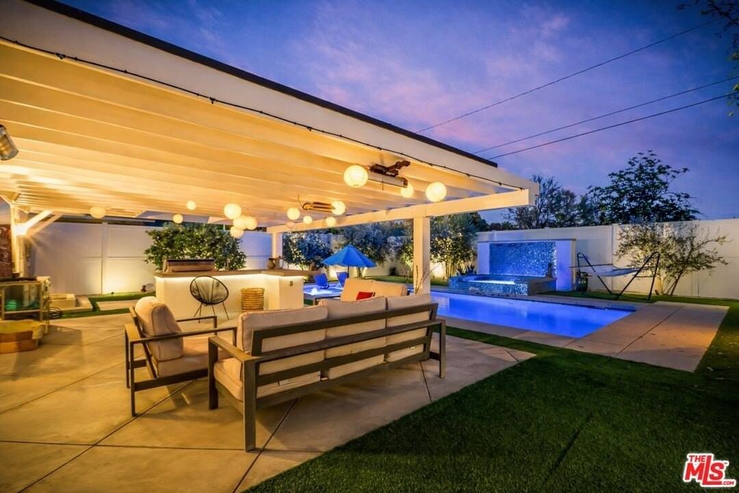 4952 Placidia Ave - Photo 4 of 38