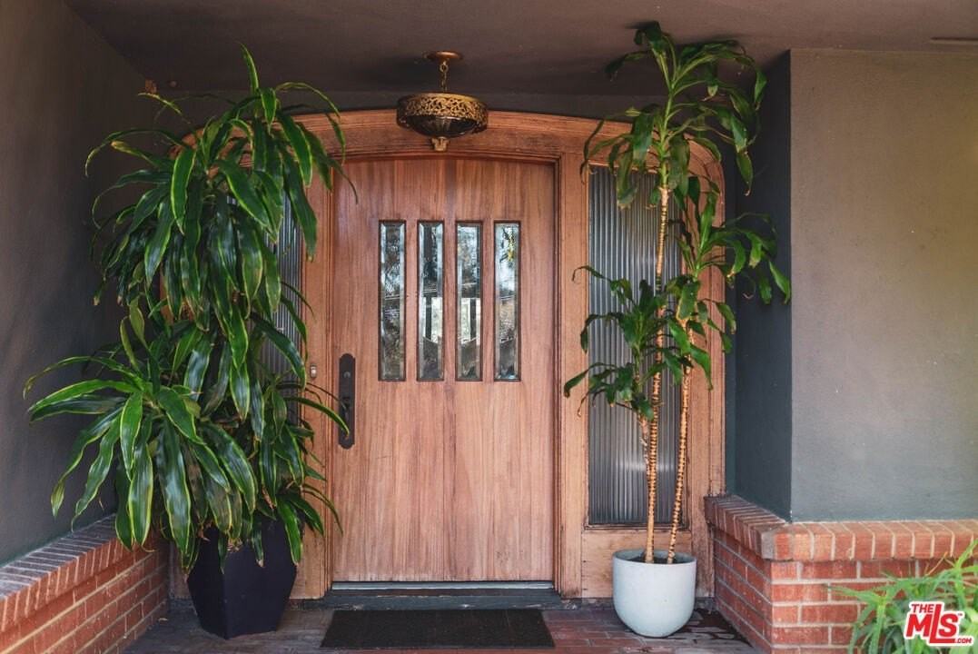 1070 Norumbega Dr - Photo 3 of 31