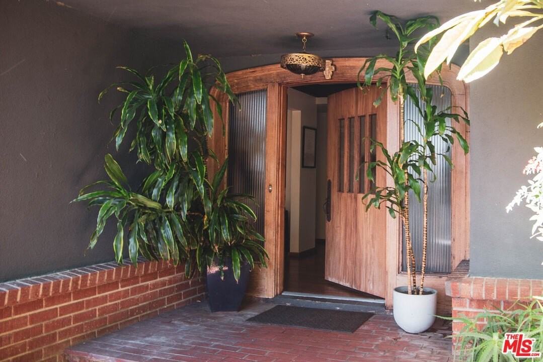 1070 Norumbega Dr - Photo 4 of 31