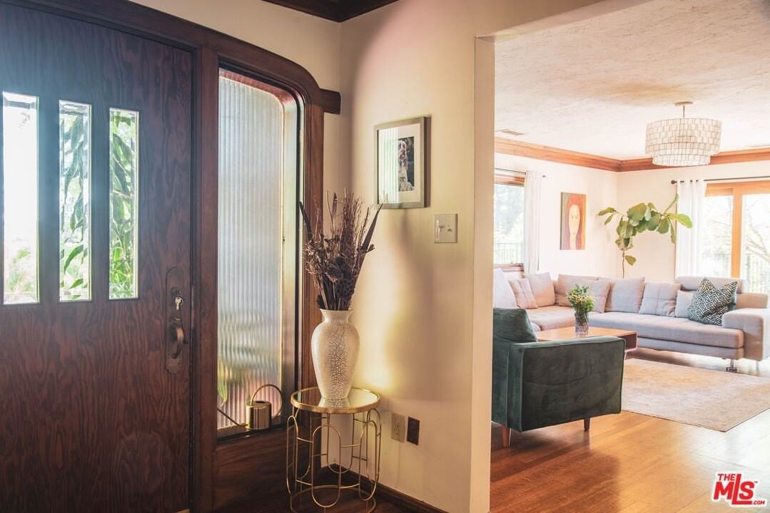 1070 Norumbega Dr - Photo 5 of 31