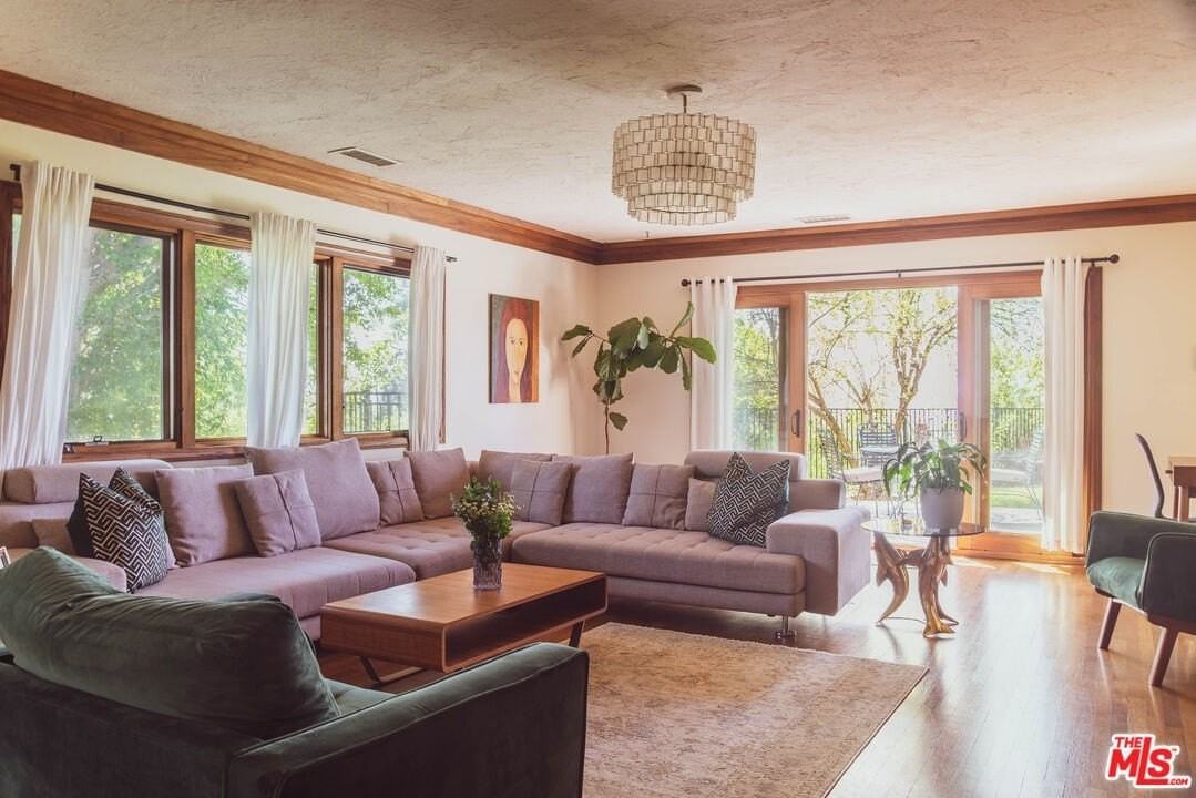 1070 Norumbega Dr - Photo 6 of 31