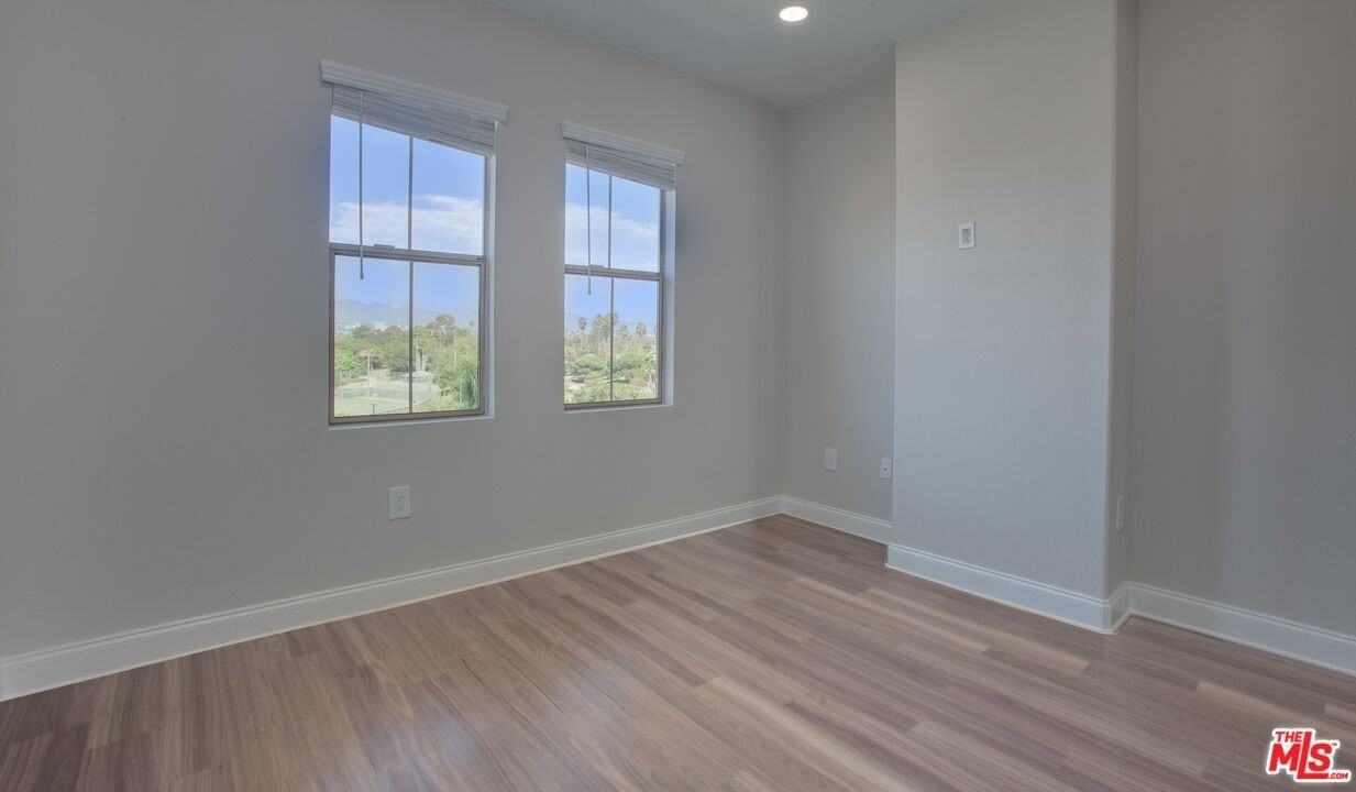 6280 W 3rd St Apt 422 - Photo 4 of 7