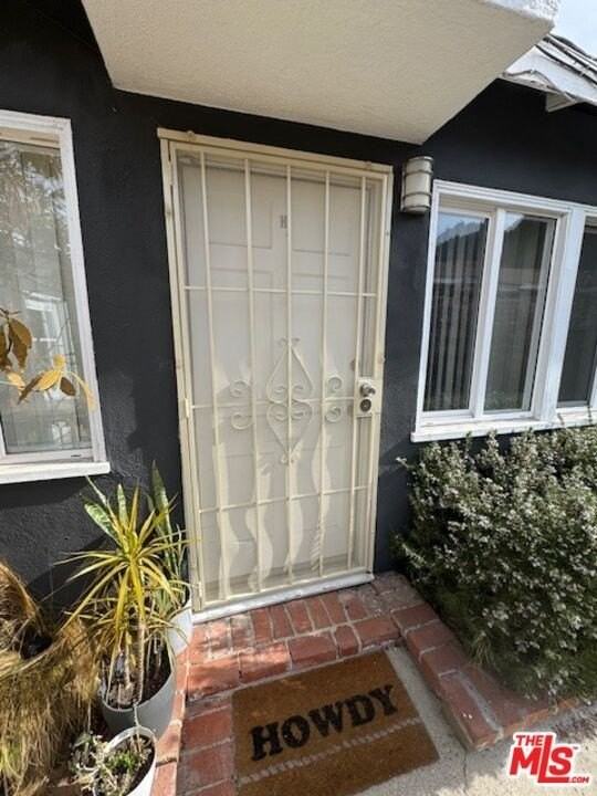 2439 Oak St Apt H - Photo 2 of 8