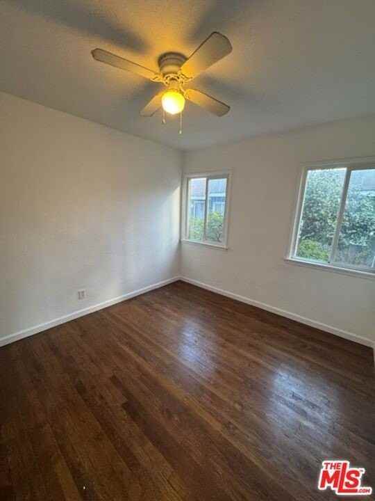 2439 Oak St Apt H - Photo 3 of 8