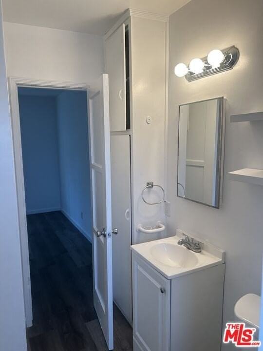 2439 Oak St Apt H - Photo 4 of 8