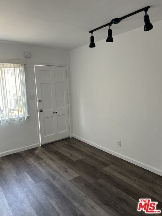 2439 Oak St Apt H - Photo 6 of 8