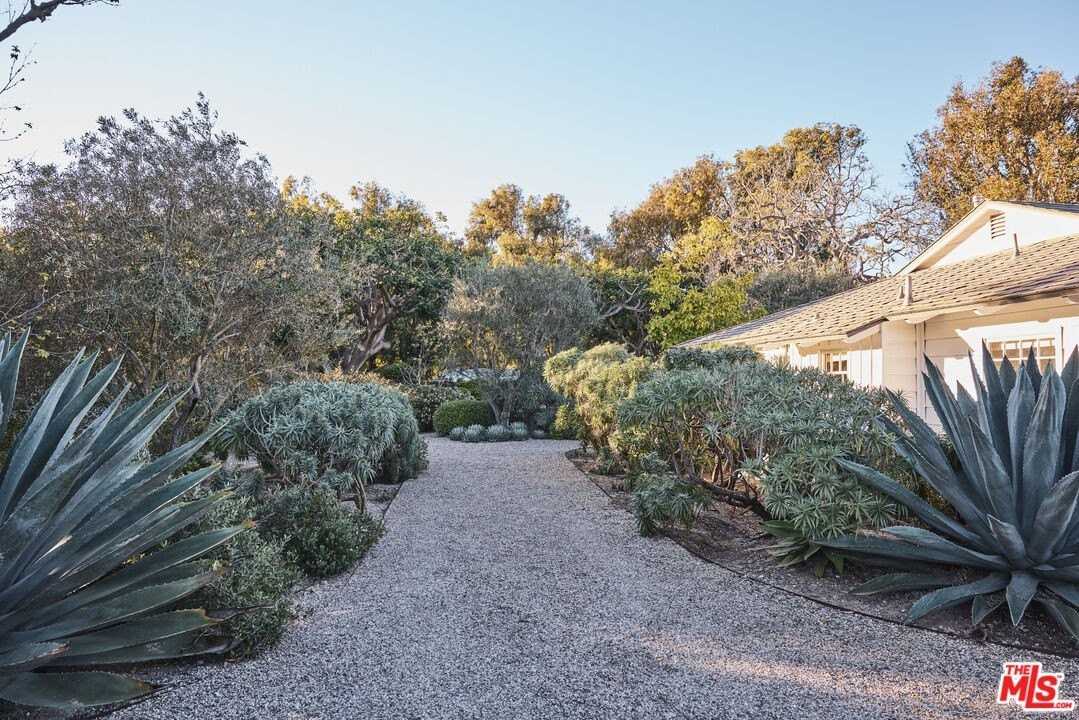 6715 Fernhill Dr - Photo 2 of 42