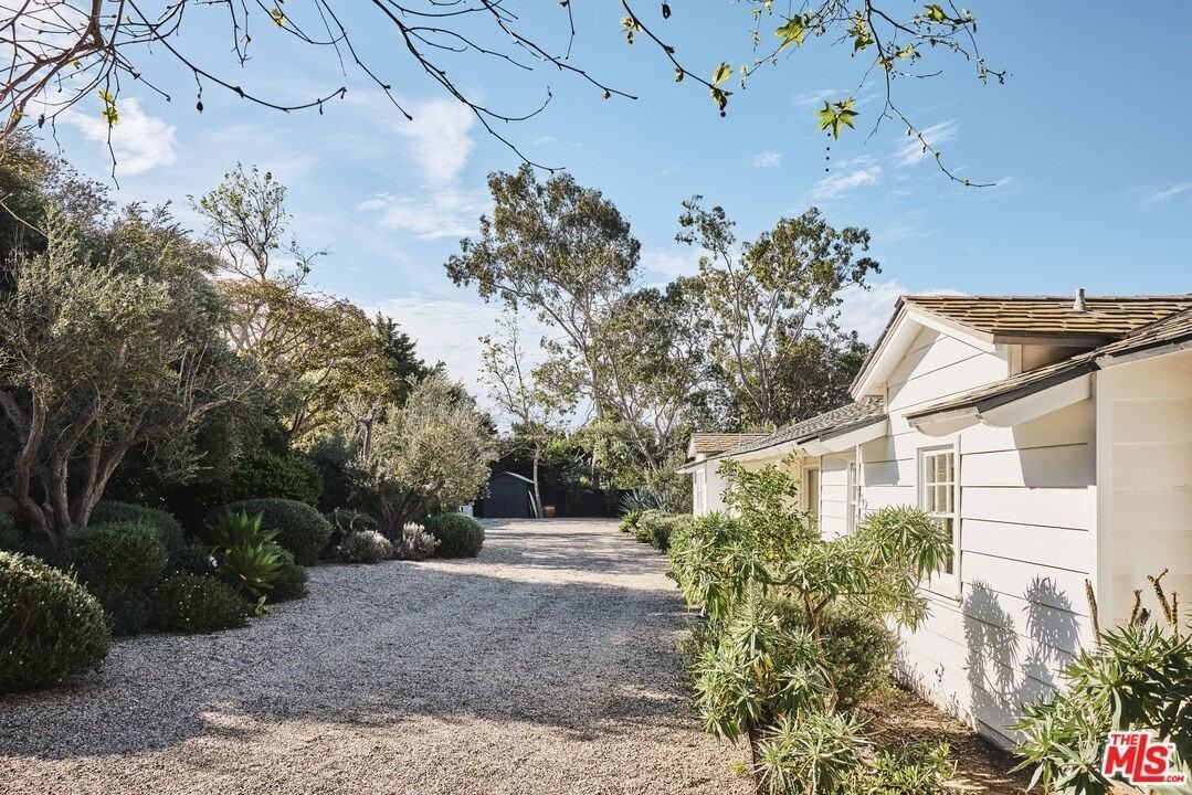 6715 Fernhill Dr - Photo 3 of 42