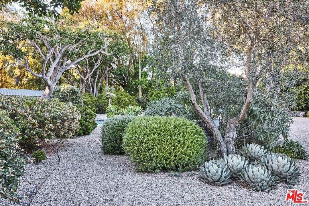 6715 Fernhill Dr - Photo 4 of 42