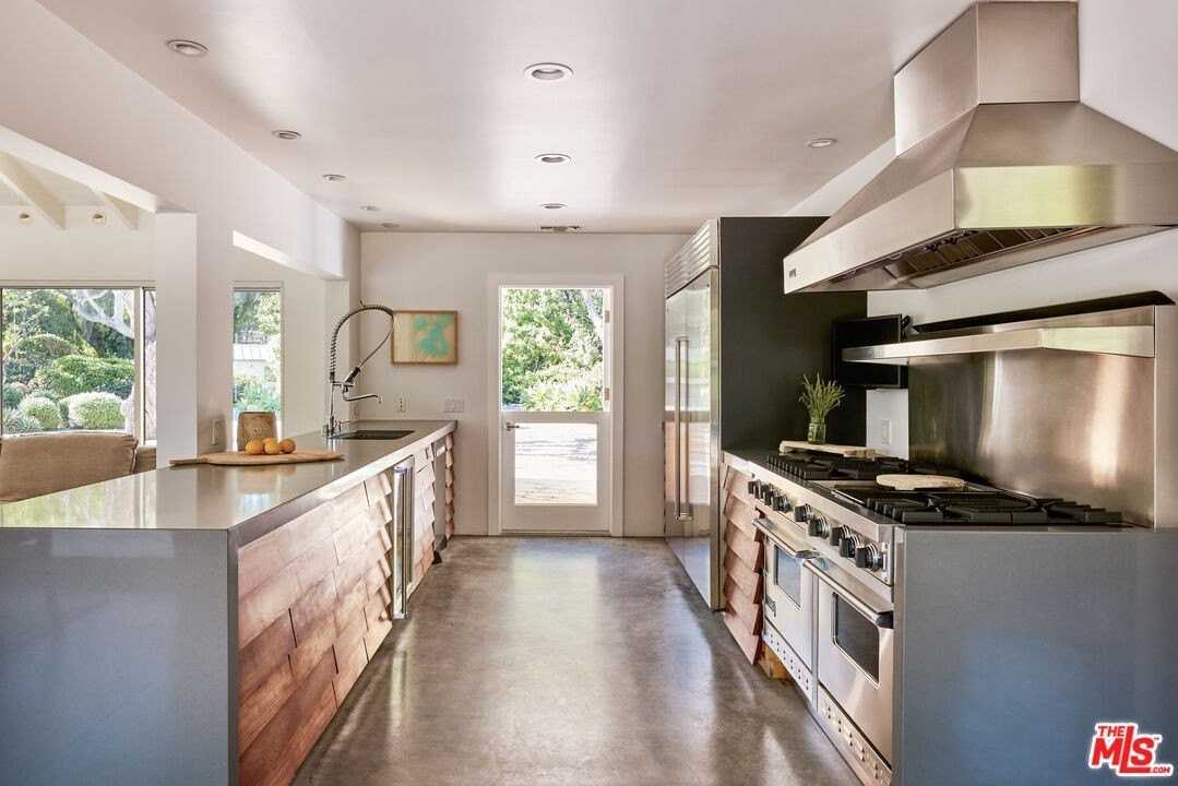 6715 Fernhill Dr - Photo 7 of 42