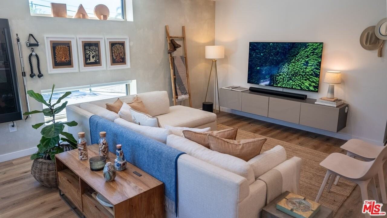 2811 Waverly Dr Apt 1 - Photo 2 of 19