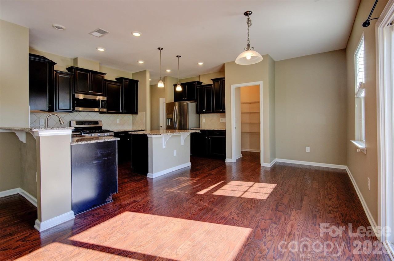 16125 Hammersmith Farm Dr - Photo 3 of 47