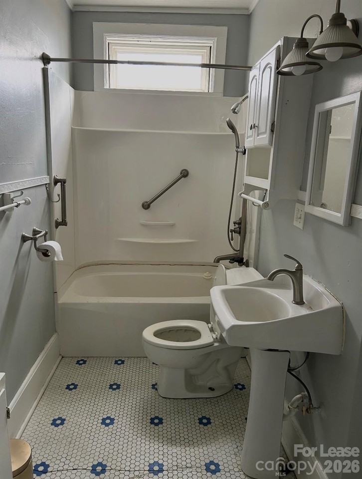 412 W Horah St - Photo 5 of 6