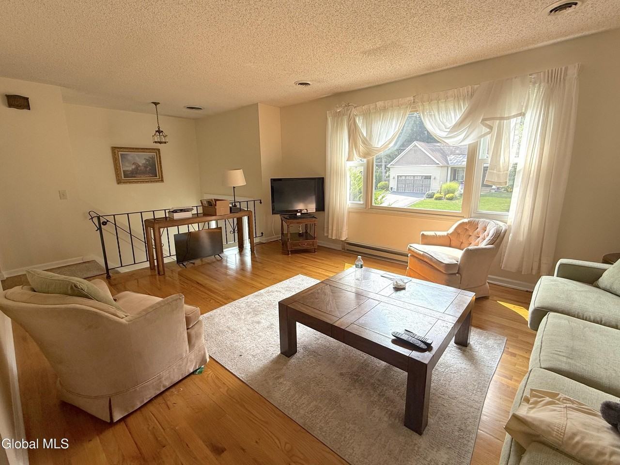 12 Lakewood Dr - Photo 4 of 26