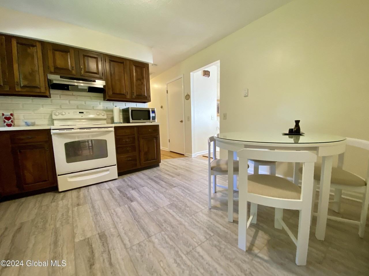 12 Lakewood Dr - Photo 6 of 26