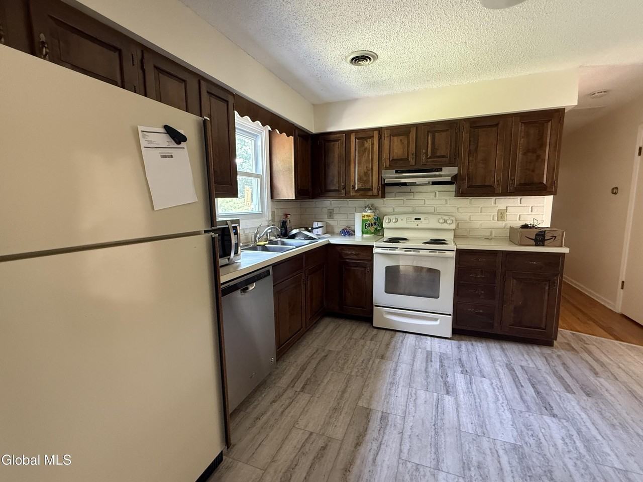 12 Lakewood Dr - Photo 7 of 26