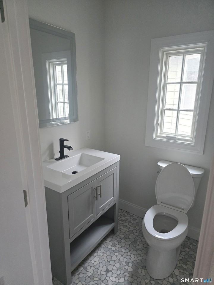 530 Jane St Unit 2 - Photo 6 of 9