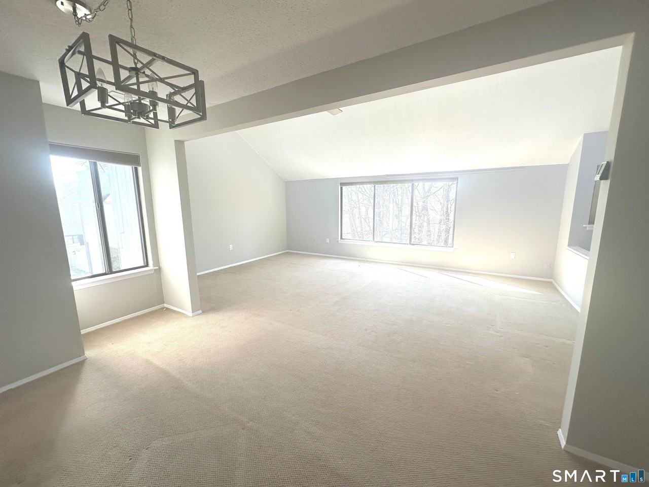 7 Redwood Ln Unit 7 - Photo 4 of 20