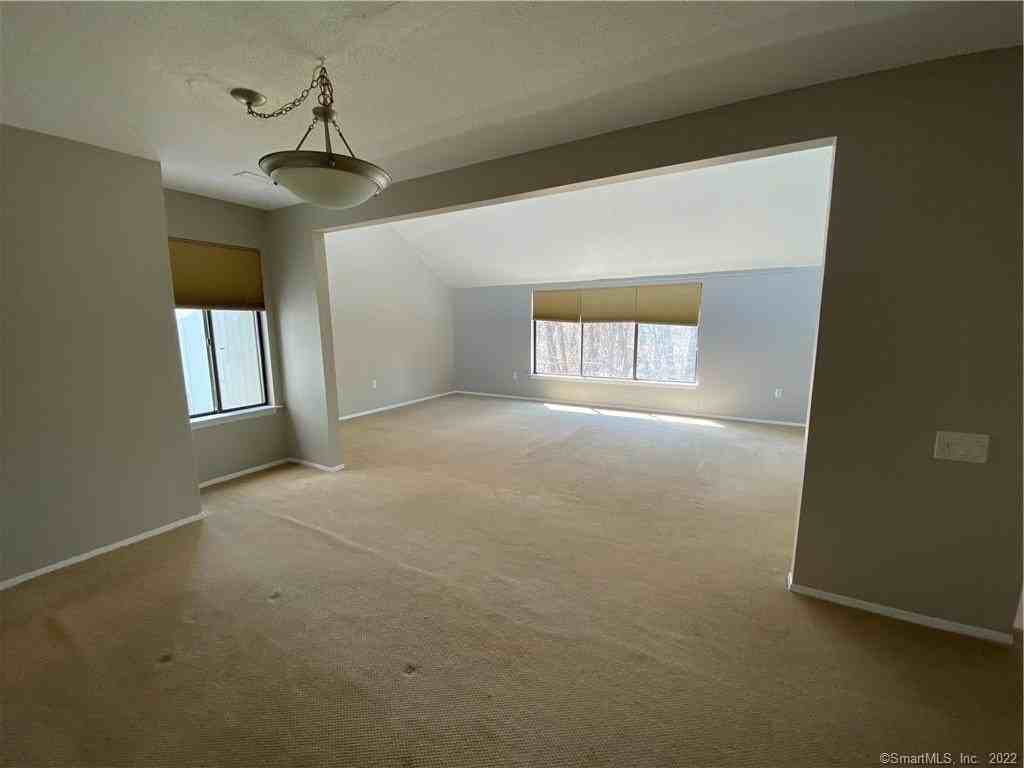 7 Redwood Ln Unit 7 - Photo 5 of 20