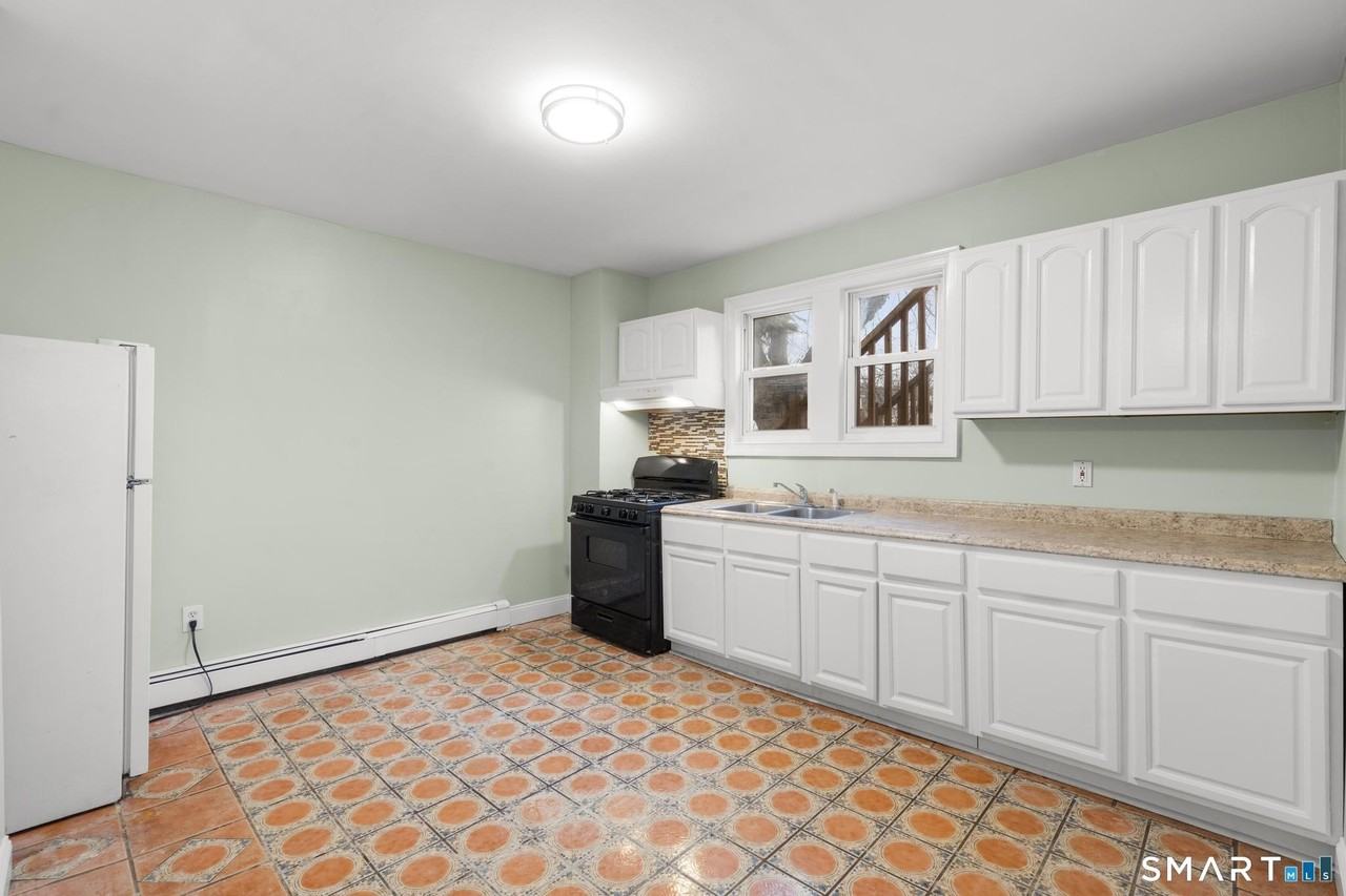 48 Lockwood Ave Apt 1st - Photo 3 of 34