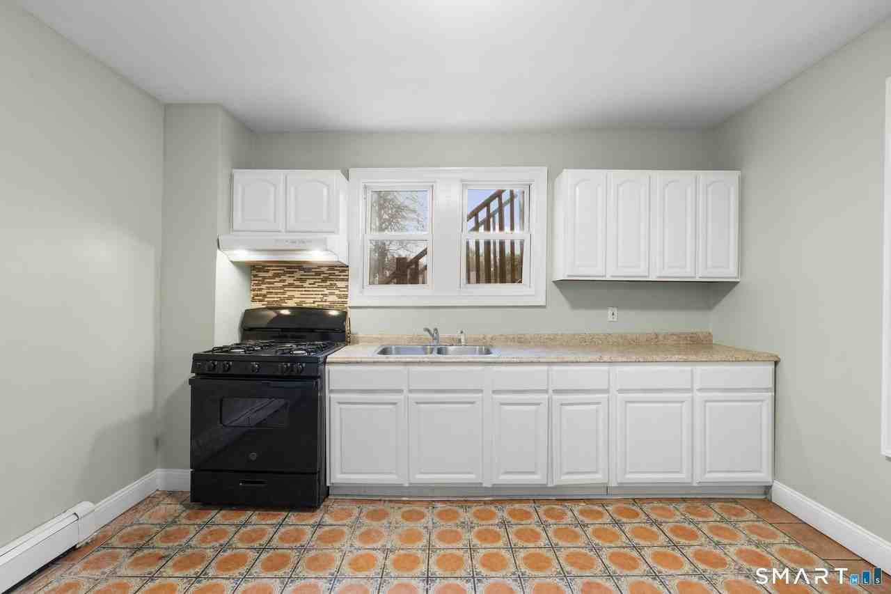 48 Lockwood Ave Apt 1st - Photo 4 of 34