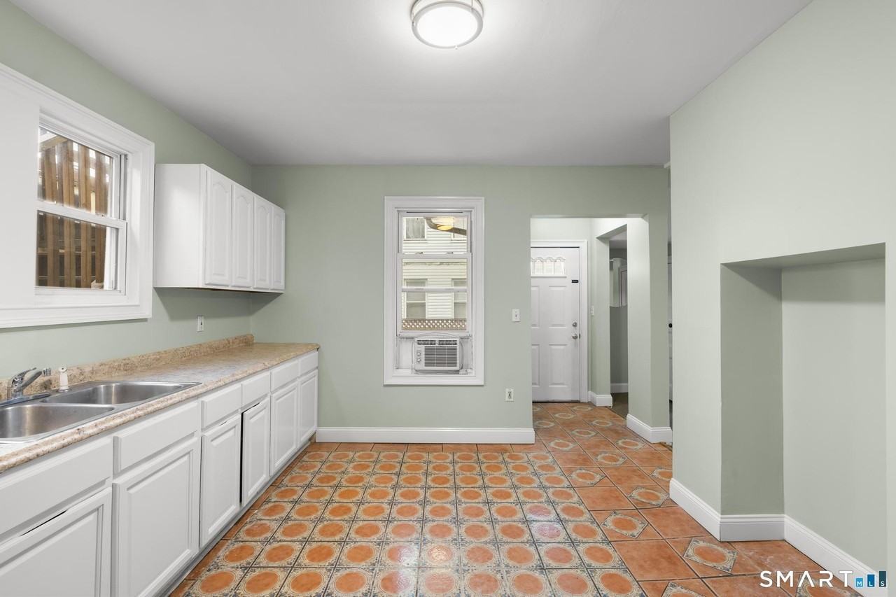 48 Lockwood Ave Apt 1st - Photo 6 of 34