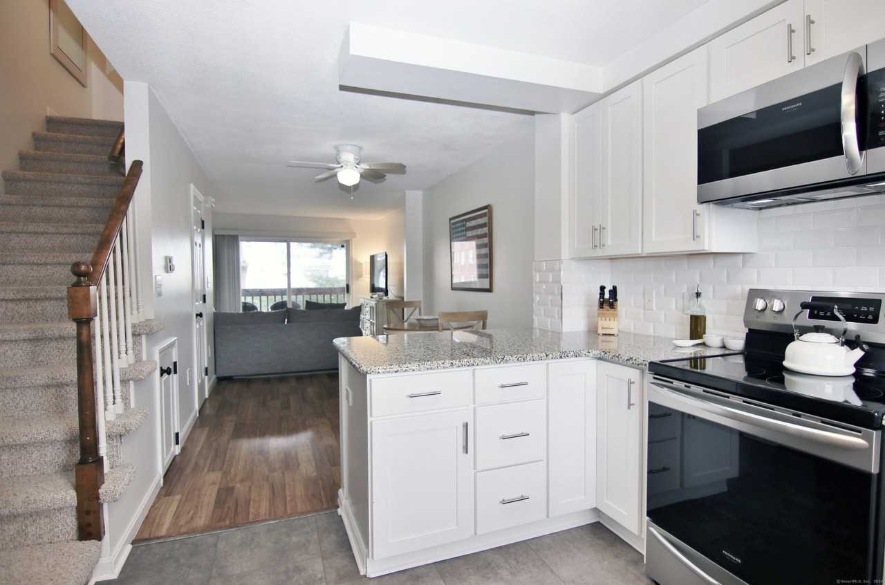 256 Washington Blvd Apt 9 - Photo 3 of 27