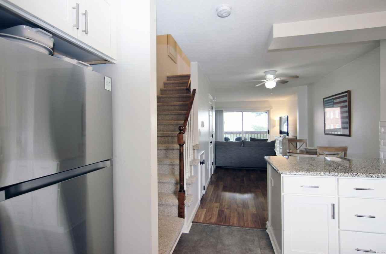 256 Washington Blvd Apt 9 - Photo 4 of 27