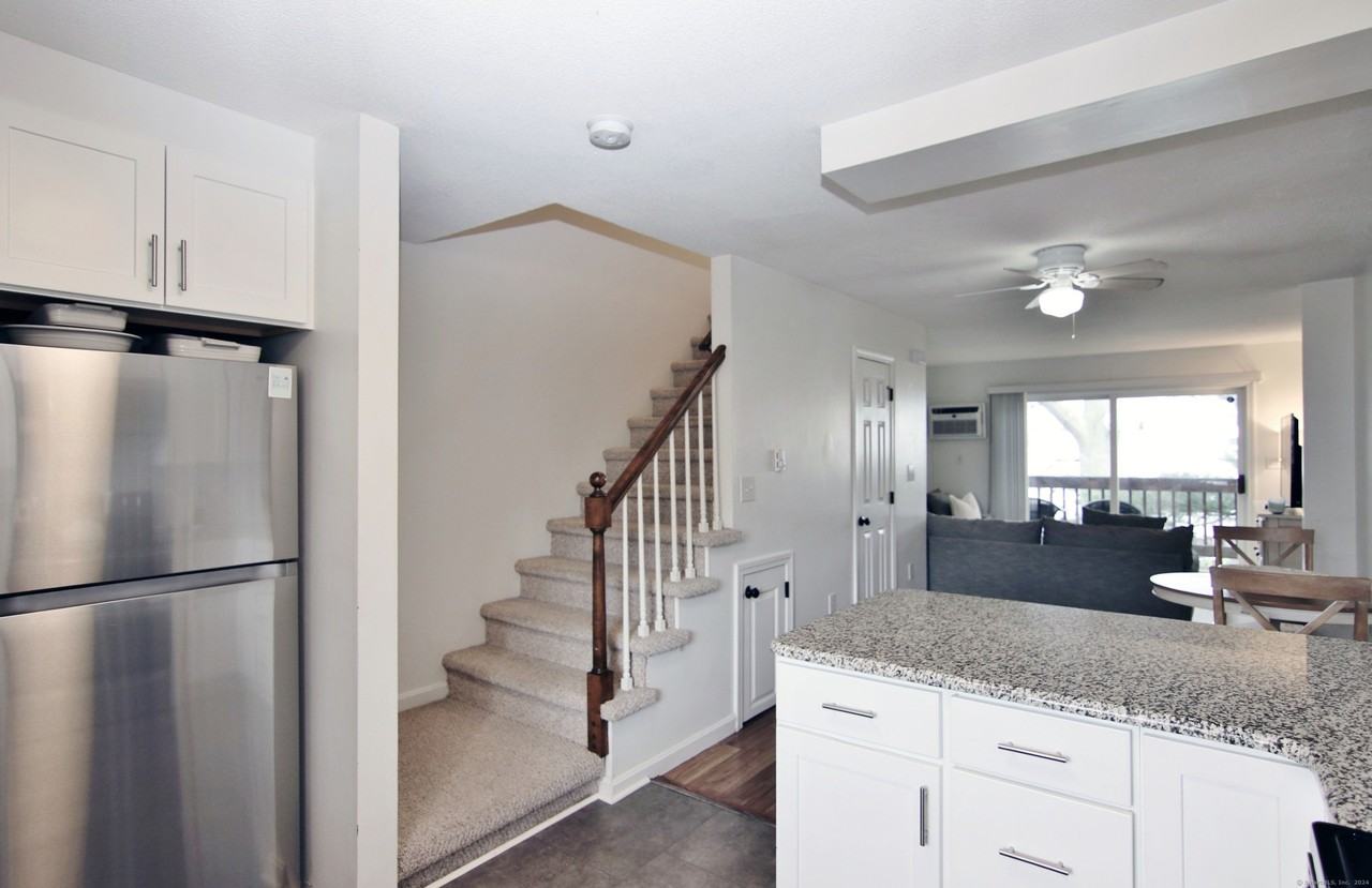 256 Washington Blvd Apt 9 - Photo 6 of 27