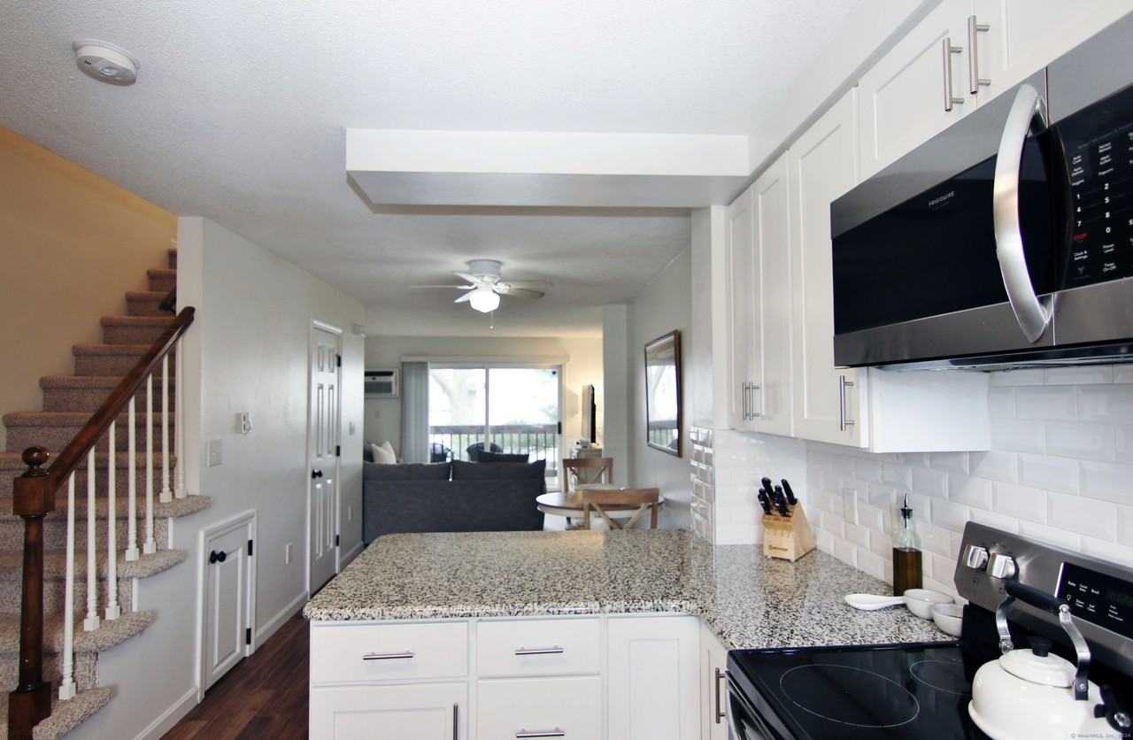 256 Washington Blvd Apt 9 - Photo 7 of 27