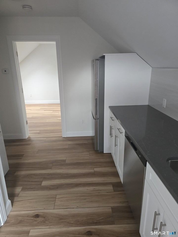 530 Jane St Unit 3 - Photo 3 of 9