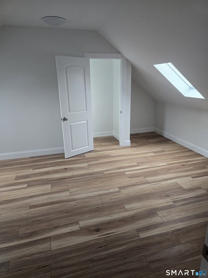 530 Jane St Unit 3 - Photo 5 of 9