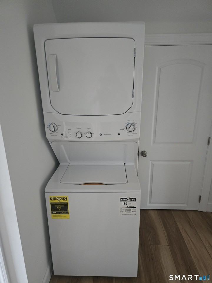 530 Jane St Unit 3 - Photo 7 of 9