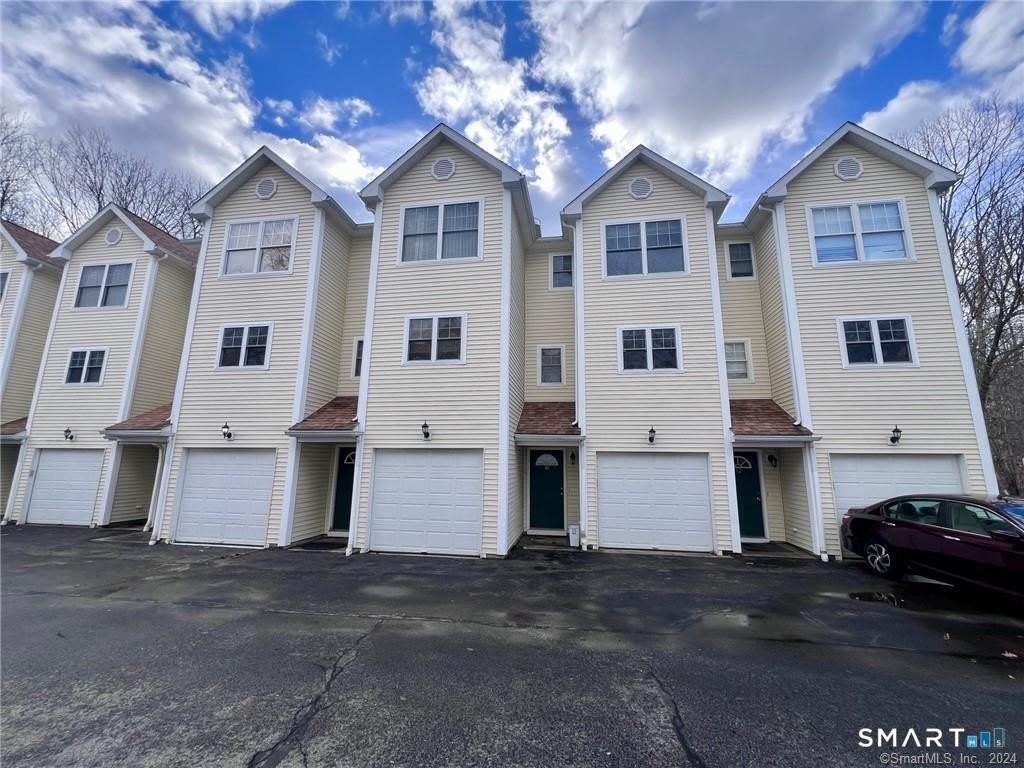 527 W Thames St Unit 10 - Photo 2 of 29