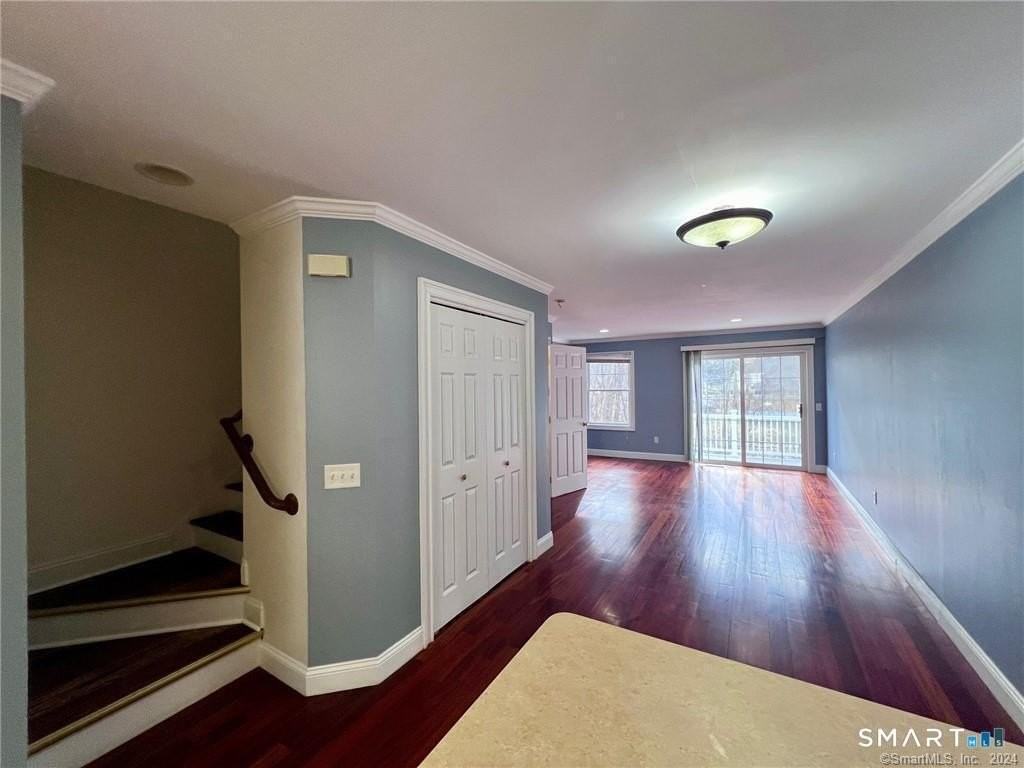 527 W Thames St Unit 10 - Photo 4 of 29