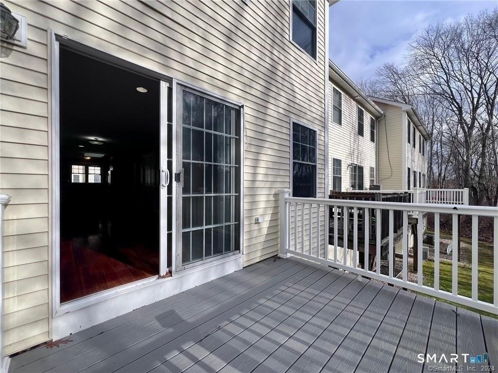 527 W Thames St Unit 10 - Photo 5 of 29