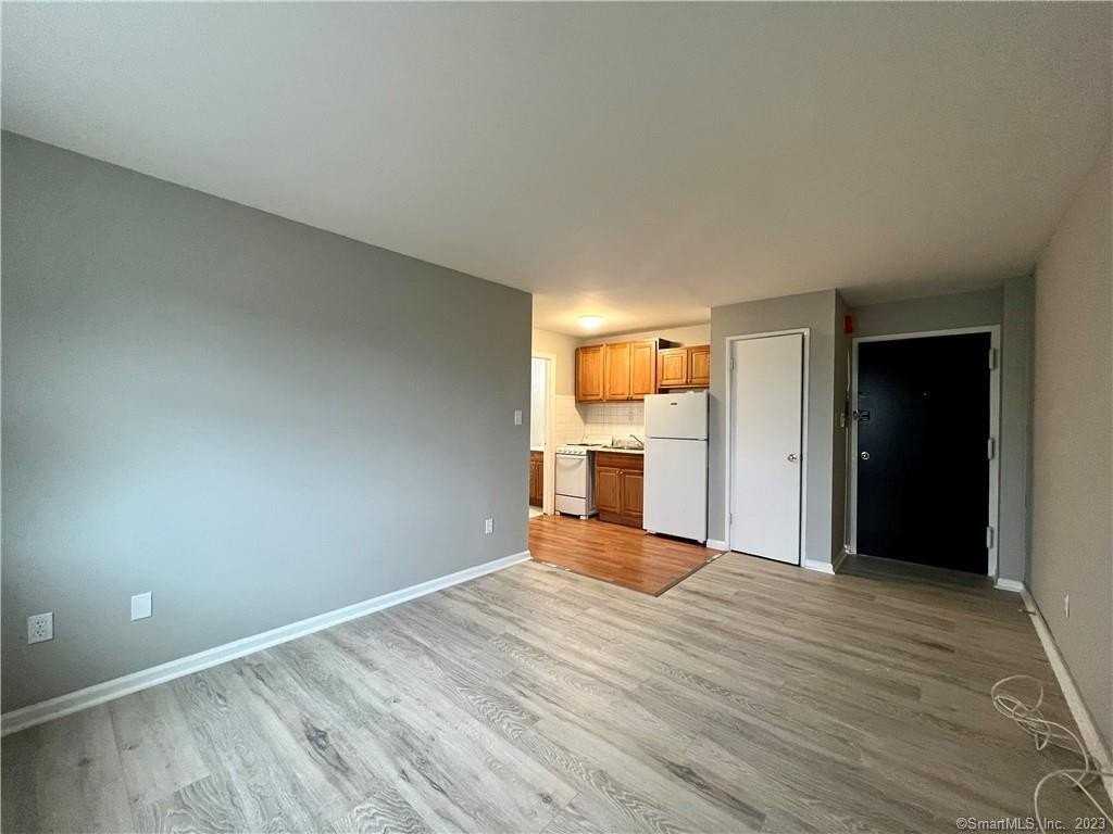 85 Union Ave Apt B3 - Photo 3 of 8