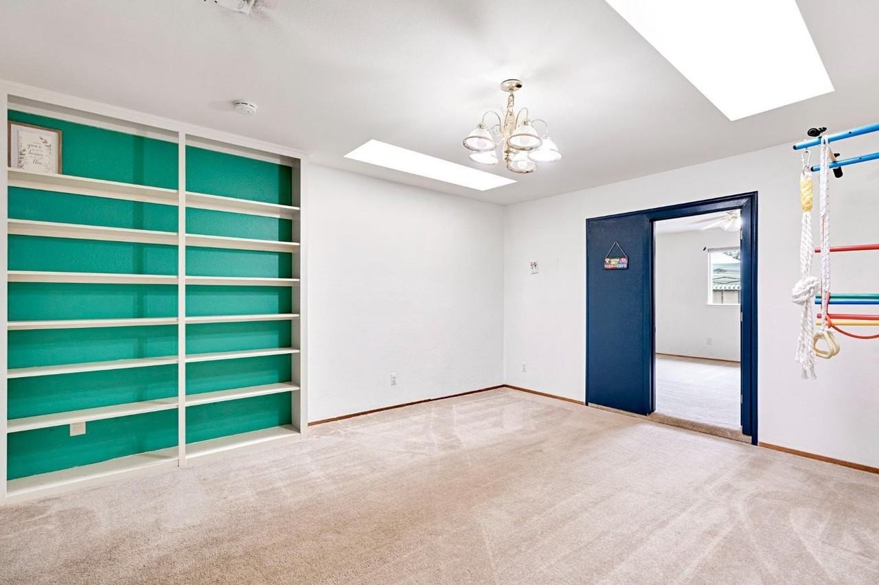 2352 Cabrillo Way - Photo 2 of 11