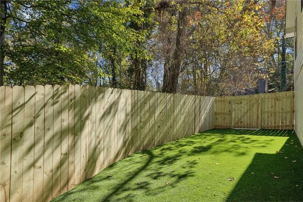 1917 Thompson Ave - Photo 4 of 5