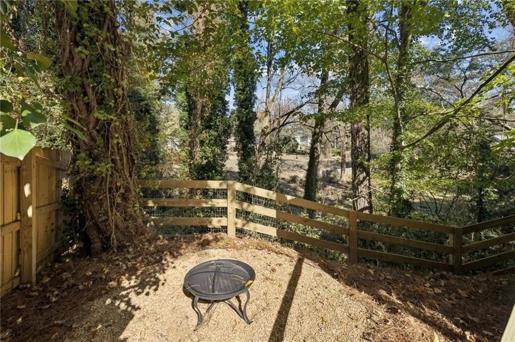 1917 Thompson Ave - Photo 5 of 5