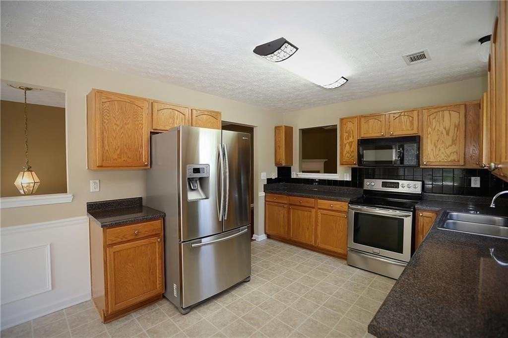 1435 Stephens Pond Vw - Photo 2 of 8