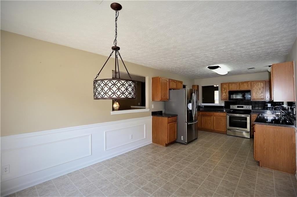 1435 Stephens Pond Vw - Photo 3 of 8