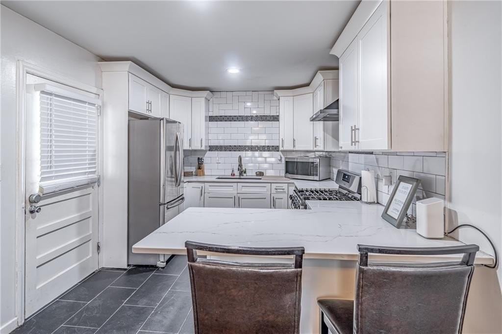 2456 Harwood Dr - Photo 2 of 15